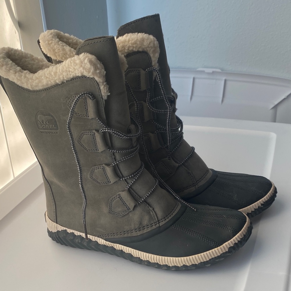 Sorel Women's Black and Grey/olive Winter Boots